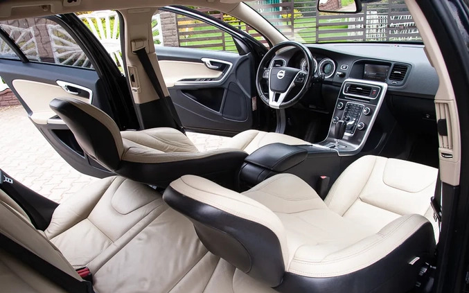 Volvo V60 cena 36900 przebieg: 270000, rok produkcji 2011 z Żychlin małe 742
